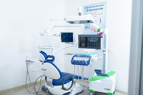 Nha Khoa Kim - Địa chỉ cho kiều bào lựa chọn chăm sóc răng miệng- Ảnh 1. Nha Khoa Kim đầu tư Robot X-Guide cấy ghép implant với độ chính xác lên đến 0,1mm