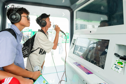 Erik mang 'Bắp luộc đê' khuấy động lễ hội mùa hè- Ảnh 1. Erik mang 'Bắp luộc đê' khuấy động lễ hội mùa hè- Ảnh 1.