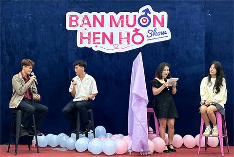 'Bạn muốn hẹn hò' phiên bản sinh viên do chính sinh viên thực hiện tạo cơ hội kết đôi cho chính bạn bè mình - Ảnh: K.S. 'Bạn muốn hẹn hò' phiên bản sinh viên do chính sinh viên thực hiện tạo cơ hội kết đôi cho chính bạn bè mình - Ảnh: K.S.