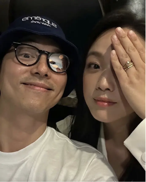 Thang Duy chụp ảnh nhí nhảnh cùng Gong Yoo Thang Duy chụp ảnh nhí nhảnh cùng Gong Yoo