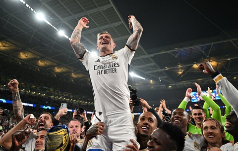 Xem lại những khoảnh khắc đáng nhớ ở chung kết Champions League 2023-2024- Ảnh 18. Kroos - người sẽ giải nghệ sau Euro 2024 -đã có trận đấu cuối cùng cho Real Madrid. Anh được các đồng đội tôn vinh sau trận đấu