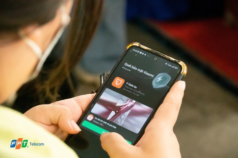 Người dùng dịch vụ internet Fpt Telecom có thể tích hợp giải pháp bảo mật F-Safe Go để bảo vệ mình trên không gian mạng - Ảnh: HIỀN ANH Người dùng dịch vụ Internet FPT Telecom có thể tích hợp giải pháp bảo mật F-Safe Go để bảo vệ mình trên không gian mạng - Ảnh: HIỀN ANH