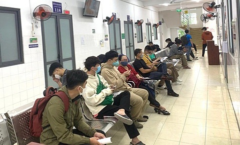 Người trẻ đến bệnh viện để kiểm tra các bệnh lây qua đường tình dục - Ảnh: T.D. Người trẻ đến bệnh viện để kiểm tra các bệnh lây qua đường tình dục - Ảnh: T.D.