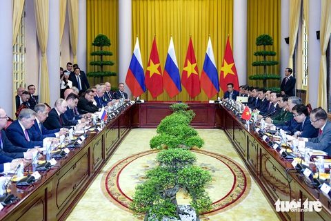 Chủ tịch nước Tô Lâm hội đàm với Tổng thống Putin- Ảnh 4. Toàn cảnh cuộc hội đàm giữa hai nhà lãnh đạo - Ảnh: NAM TRẦN