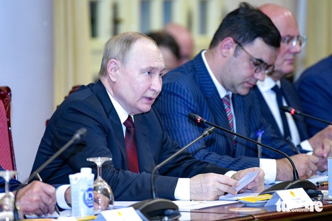 Chủ tịch nước Tô Lâm hội đàm với Tổng thống Putin- Ảnh 5. Tổng thống Putin phát biểu tại hội đàm - Ảnh: NAM TRẦN