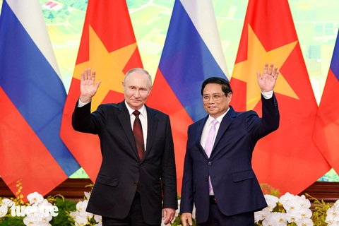 Thủ tướng Phạm Minh Chính và Tổng thống Liên bang Nga Vladimir Putin chụp ảnh chung - Ảnh: NAM TRẦN Thủ tướng Phạm Minh Chính và Tổng thống Liên bang Nga Vladimir Putin chụp ảnh chung - Ảnh: NAM TRẦN