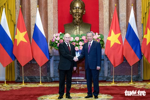 Chủ tịch nước Tô Lâm và Tổng thống Nga Vladimir Putin gặp ngày 20-6 - Ảnh: NAM TRẦN Chủ tịch nước Tô Lâm và Tổng thống Nga Vladimir Putin gặp ngày 20-6 - Ảnh: NAM TRẦN