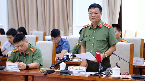 Sắp thi tốt nghiệp, lo thiết bị gian lận tinh vi và... tin đồn- Ảnh 1. Thiếu tướng Lê Minh Mạnh - phó cục trưởng Cục A05, Bộ Công an - trao đổi tại hội nghị trực tuyến - Ảnh: NGUYÊN BẢO