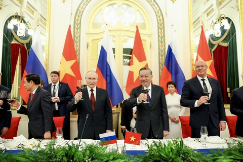 Chủ tịch nước Tô Lâm và Tổng thống Nga Putin tại tiệc chiêu đãi cấp Nhà nước - Ảnh: NGUYỄN KHÁNH Chủ tịch nước Tô Lâm và Tổng thống Nga Putin tại tiệc chiêu đãi cấp Nhà nước - Ảnh: NGUYỄN KHÁNH