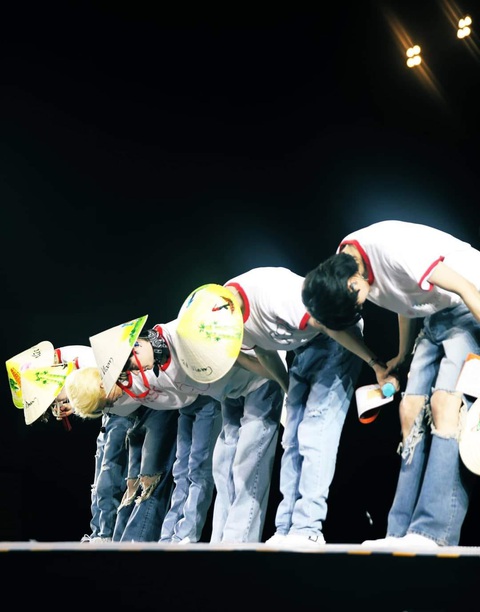 Hanbin viết thư tay cảm ơn khán giả Việt hậu concert đầu tiên- Ảnh 3. Hanbin viết thư tay cảm ơn khán giả Việt hậu concert đầu tiên- Ảnh 3.