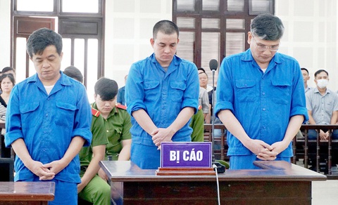 Phiên tòa xét xử 3 bị cáo nhận hối lộ - Ảnh: ĐOÀN CƯỜNG Phiên tòa xét xử 3 bị cáo nhận hối lộ - Ảnh: ĐOÀN CƯỜNG