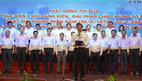 Ngành điện TP.HCM phát động thực hiện sáng kiến mừng 50 năm giải phóng miền Nam- Ảnh 2. Ông Lê Văn Minh - chủ tịch Công đoàn EVNHCMC phát động thi đua thực hiện 1.500 sáng kiến, giải pháp từ nay đến 7-8-2026 - Ảnh: ĐOÀN DUY