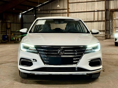 Tin tức giá xe: Xe hạng C rẻ nhất Việt Nam nay càng rẻ, giá MG5 MT nay thấp hơn cả Hyundai i10- Ảnh 1. MG5 MT có giá thấp nhất kể từ khi ra mắt, sau khi được đại lý giảm giá.
