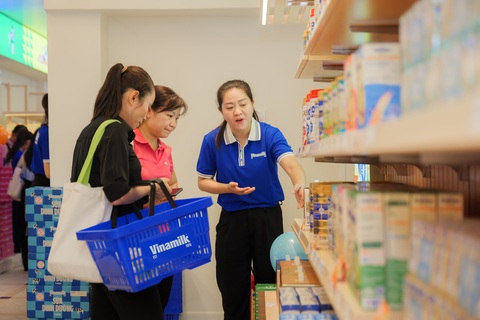 Vinamilk góp mặt trong danh sách Fortune khu vực ASEAN- Ảnh 2. Vinamilk hiện có gần 250 loại sản phẩm dinh dưỡng đáp ứng hầu hết nhu cầu ở mọi lứa tuổi