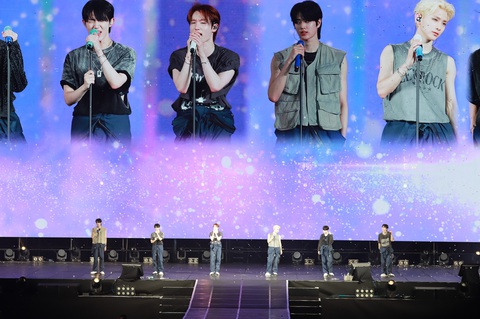 Hanbin viết thư tay cảm ơn khán giả Việt hậu concert đầu tiên- Ảnh 2. Hanbin viết thư tay cảm ơn khán giả Việt hậu concert đầu tiên- Ảnh 2.