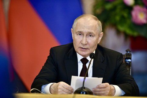 Tổng thống Putin phát biểu tại cuộc gặp báo chí - Ảnh: NAM TRẦN Tổng thống Putin phát biểu tại cuộc gặp báo chí - Ảnh: NAM TRẦN