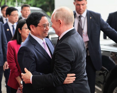 Thủ tướng Phạm Minh Chính vui mừng chào đón Tổng thống Putin thăm cấp Nhà nước đến Việt Nam đúng vào dịp hai nước kỷ niệm 30 năm Hiệp ước về các nguyên tắc cơ bản của quan hệ hữu nghị Việt Nam-Nga - Ảnh: VGP/Nhật Bắc Thủ tướng Phạm Minh Chính vui mừng chào đón Tổng thống Putin thăm cấp Nhà nước đến Việt Nam đúng vào dịp hai nước kỷ niệm 30 năm Hiệp ước về các nguyên tắc cơ bản của quan hệ hữu nghị Việt Nam - Nga - Ảnh: VGP