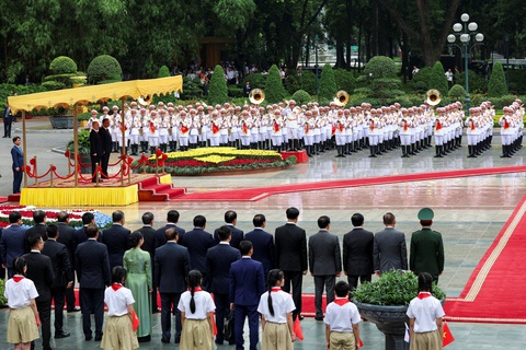 Quang cảnh lễ đón Tổng thống Putin tại Phủ Chủ tịch ngày 20-6 - Ảnh: REUTERS Quang cảnh lễ đón Tổng thống Putin tại Phủ Chủ tịch ngày 20-6 - Ảnh: REUTERS