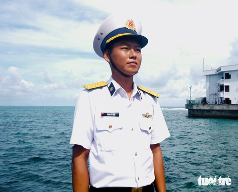 Ảnh: HÀ THANH Ước mơ được khoác màu áo đồng phục hải quân ngày nào của Đinh Đỗ Thiện đã thành hiện thực - Ảnh: HÀ THANH