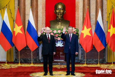 Bức tranh đối ngoại lớn của Việt Nam- Ảnh 1. Chủ tịch nước Tô Lâm và Tổng thống Nga Vladimir Putin gặp ngày 20-6 - Ảnh: NAM TRẦN