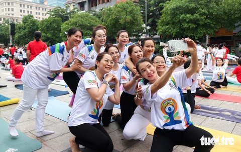 Dù diễn ra từ sớm, sự kiện vẫn thu hút đông đảo người tham gia - Ảnh: HOÀNG TRANG Dù diễn ra từ sớm, sự kiện vẫn thu hút đông đảo người dân tham gia - Ảnh: HOÀNG TRANG