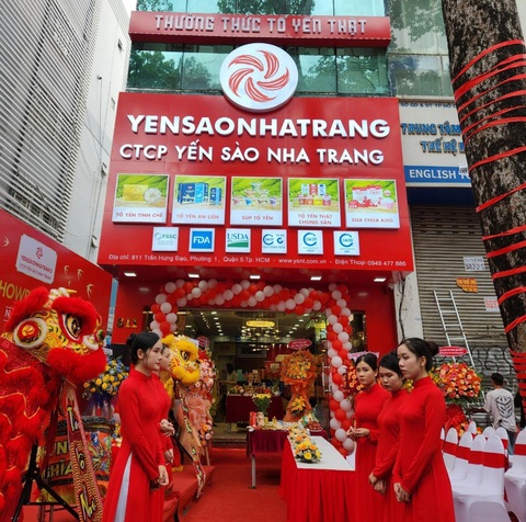 Công ty CP Yến Sào Nha Trang nỗ lực không ngừng vì sức khỏe cộng đồng- Ảnh 1. Showroom CTCP Yến Sào Nha Trang 811 Trần Hưng Đạo, P.1, Quận 5, Tp.HCM trong ngày khai trương