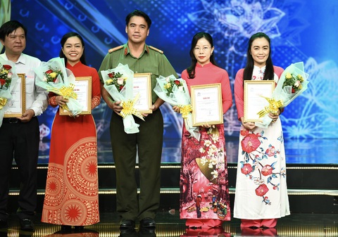 TP.HCM trao giải báo chí lần 42, báo Tuổi Trẻ đoạt 10 giải- Ảnh 8. Báo Tuổi Trẻ đoạt giải ba nhóm phim tài liệu, điều tra, phóng sự, ký báo chí với tuyến bài