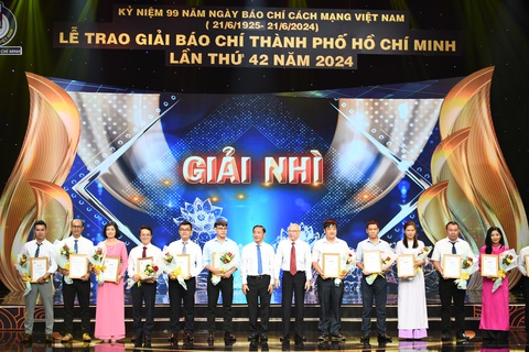 TP.HCM trao giải báo chí lần 42, báo Tuổi Trẻ đoạt 10 giải- Ảnh 5. Báo Tuổi Trẻ đoạt 2 giải nhì gồm giải nhì thể loại phỏng vấn, tường thuật, ghi nhanh với tuyến bài: