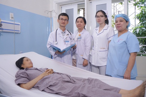 Phối hợp liên viện cứu sống sản phụ nguy cơ tử vong đến 80%- Ảnh 1. Các bác sĩ của nhiều bệnh viện đã phối hợp cứu sống sản phụ có nguy cơ tử vong đến 80% - Ảnh: BÍCH HẠNH