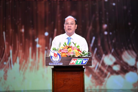 TP.HCM trao giải báo chí lần 42, báo Tuổi Trẻ đoạt 10 giải- Ảnh 2. Phó bí thư Thường trực Thành ủy TP.HCM Nguyễn Hồ Hải phát biểu tại chương trình - Ảnh: QUANG ĐỊNH