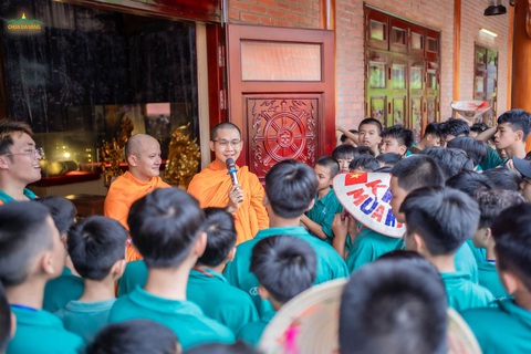 Chùa Ba Vàng tạm hoãn khóa tu mùa hè- Ảnh 1. Hình ảnh các khóa sinh tham dự khóa tu mùa hè lần 1 năm 2024 tại chùa Ba Vàng
