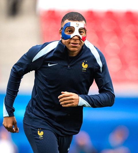 Mbappe xuất hiện với mặt nạ mới, sẵn sàng đánh bại Hà Lan- Ảnh 2. Mbappe khả năng cao sẽ ra sân trong trận đấu với Hà Lan - Ảnh: FFF