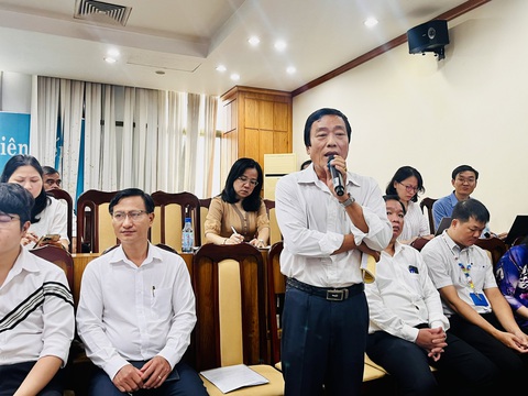 'Nhà giáo dứt khoát phải có giấy phép hành nghề'- Ảnh 1. Thầy Lê Văn Chương phát biểu tại hội thảo góp ý dự thảo Luật Nhà giáo - Ảnh: MỸ DUNG