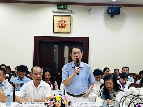 'Nhà giáo dứt khoát phải có giấy phép hành nghề'- Ảnh 3. Ông Phạm Đỗ Nhật Tiến - nguyên trợ lý Bộ trưởng Bộ Giáo dục và Đào tạo, thành viên tham gia soạn thảo Luật Nhà giáo - phát biểu tại hội thảo góp ý - Ảnh: MỸ DUNG