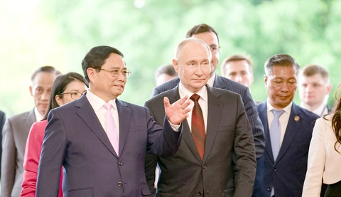 Thủ tướng Phạm Minh Chính đón tiếp Tổng thống Liên bang Nga Vladimir Putin - Ảnh: NAM TRẦN Thủ tướng Phạm Minh Chính đón tiếp Tổng thống Liên bang Nga Vladimir Putin - Ảnh: NAM TRẦN