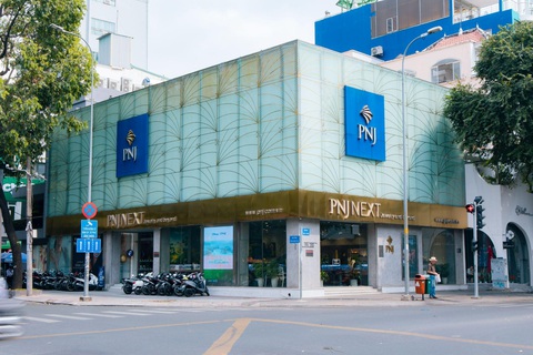 Doanh thu thuần 5 tháng đầu năm của PNJ tăng gần 37%- Ảnh 1. Doanh thu trang sức bán lẻ trong 5 tháng đầu năm 2024 tăng 12,8% so với cùng kỳ - Ảnh: VIỆT HÙNG