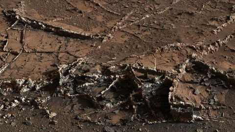 NASA phát hiện 'đá bỏng ngô' kỳ lạ trên sao Hỏa- Ảnh 2. Các mạch khoáng chất trên sao Hỏa từng được xe thám hiểm tự hành Curiosity chụp lại vào năm 2015 - Ảnh: NASA