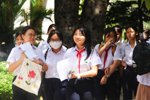 Thi xong phải chờ gần 2 tháng mới biết điểm chuẩn vào lớp 10?- Ảnh 1. Khánh Hòa sẽ công bố điểm chuẩn thi vào lớp 10 THPT công lập vào ngày 29-7 - Ảnh: MINH CHIẾN