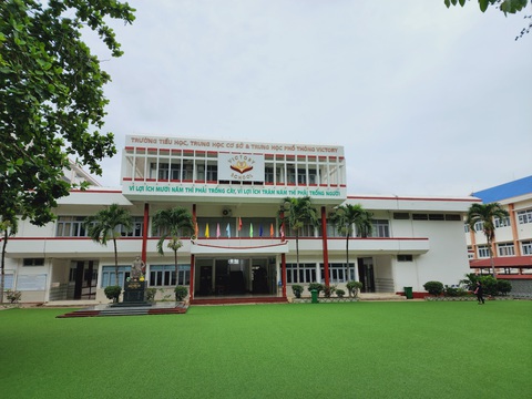 Trường Victory khẳng định việc hủy kết quả trúng tuyển do phụ huynh chậm nộp học phí 2 ngày là đúng quy định - Ảnh: TÂM AN Trường Victory khẳng định việc hủy kết quả trúng tuyển do phụ huynh chậm nộp học phí 2 ngày là đúng quy định - Ảnh: TRUNG TÂN