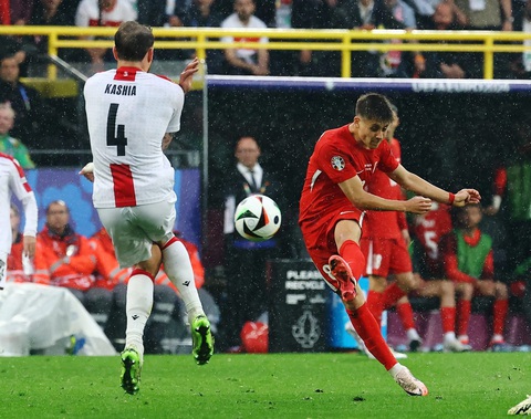 Bóng Fussballliebe bị ‘đổ tội’ khi Euro 2024 có nhiều bàn sút xa- Ảnh 1. Đã có nhiều cú sút xa thành bàn tại Euro 2024 - Ảnh: REUTERS