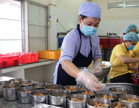 Ăn được, ngủ được nhưng người lớn vẫn gầy ốm, suy dinh dưỡng là sao?- Ảnh 1. Tăng khẩu phần ăn cho người suy dinh dưỡng - Ảnh minh họa