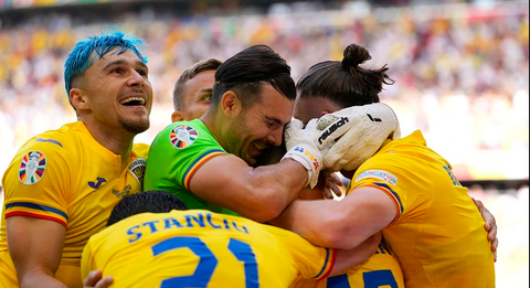 Máy tính soi tỉ số Euro 2024: Bỉ thắng Romania- Ảnh 2. Đội tuyển Romania hứa hẹn gây bất ngờ cho tuyển Bỉ - Ảnh: REUTERS