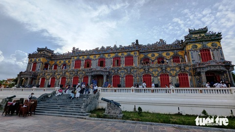 Cổ vật ba miền quy tụ tại điện Kiến Trung- Ảnh 1. Điện Kiến Trung là nơi diễn ra triển lãm trưng bày 147 cổ vật quý báu - Ảnh: NHẬT LINH
