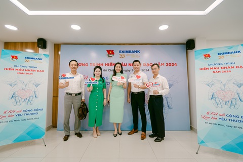 Eximbank tổ chức ngày hội hiến máu 'Kết nối cộng đồng, lan tỏa yêu thương'- Ảnh 1. Ban lãnh đạo Eximbank tham gia hiến máu tại sự kiện - Ảnh: Eximbank
