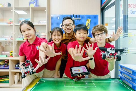19h tối nay 22-6: Royal School lên sóng Khám phá trường học- Ảnh 1. Một cảnh quay học sinh tại Royal School trong số phát sóng