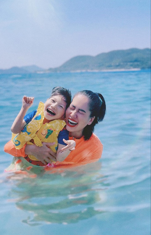Diễn viên Minh Cúc: Mụ là tất cả, là động lực kiếm tiền, cũng là người lấy hết tình yêu của tôi- Ảnh 7. Minh Cúc nói, Mụ là