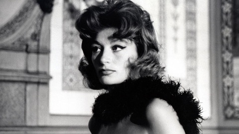 Lời chào những giai nhân Pháp- Ảnh 4. Anouk Aimée trong phim Un homme et une femme