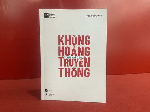 Cuốn sách Khủng hoảng không bắt đầu từ truyền thông của Lê Quốc Vinh - Ảm: T.ĐIỂU Cuốn sách Khủng hoảng không bắt đầu từ truyền thông của Lê Quốc Vinh - Ảnh: T.ĐIỂU