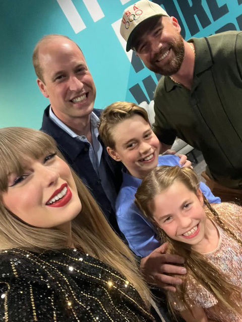 Bức ảnh tự sướng của Taylor Swift với Thái tử William, Hoàng tử George, Công chúa Charlotte và bạn trai Travis Kelce. Bức ảnh