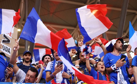 Người hâm mộ Pháp đặt cược hơn 1 tỉ euro ở Euro 2024 - Ảnh: Reuters Người hâm mộ Pháp đặt cược hơn 1 tỉ euro ở Euro 2024 - Ảnh: Reuters